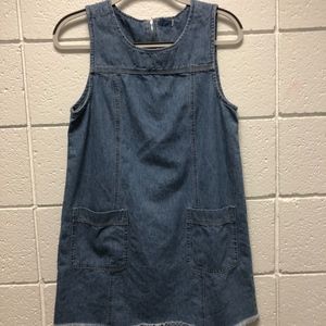 Denim dress with pockets!
